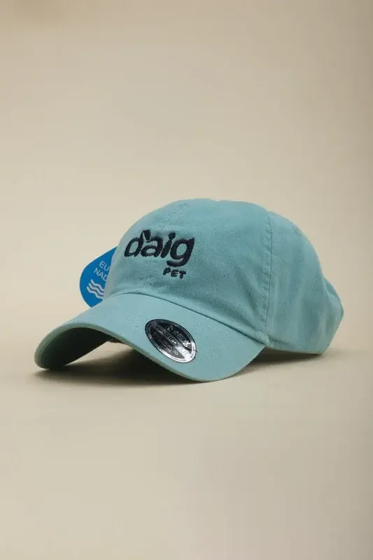 Bone personalizado utilizado como brinde corporativo em feiras e eventos