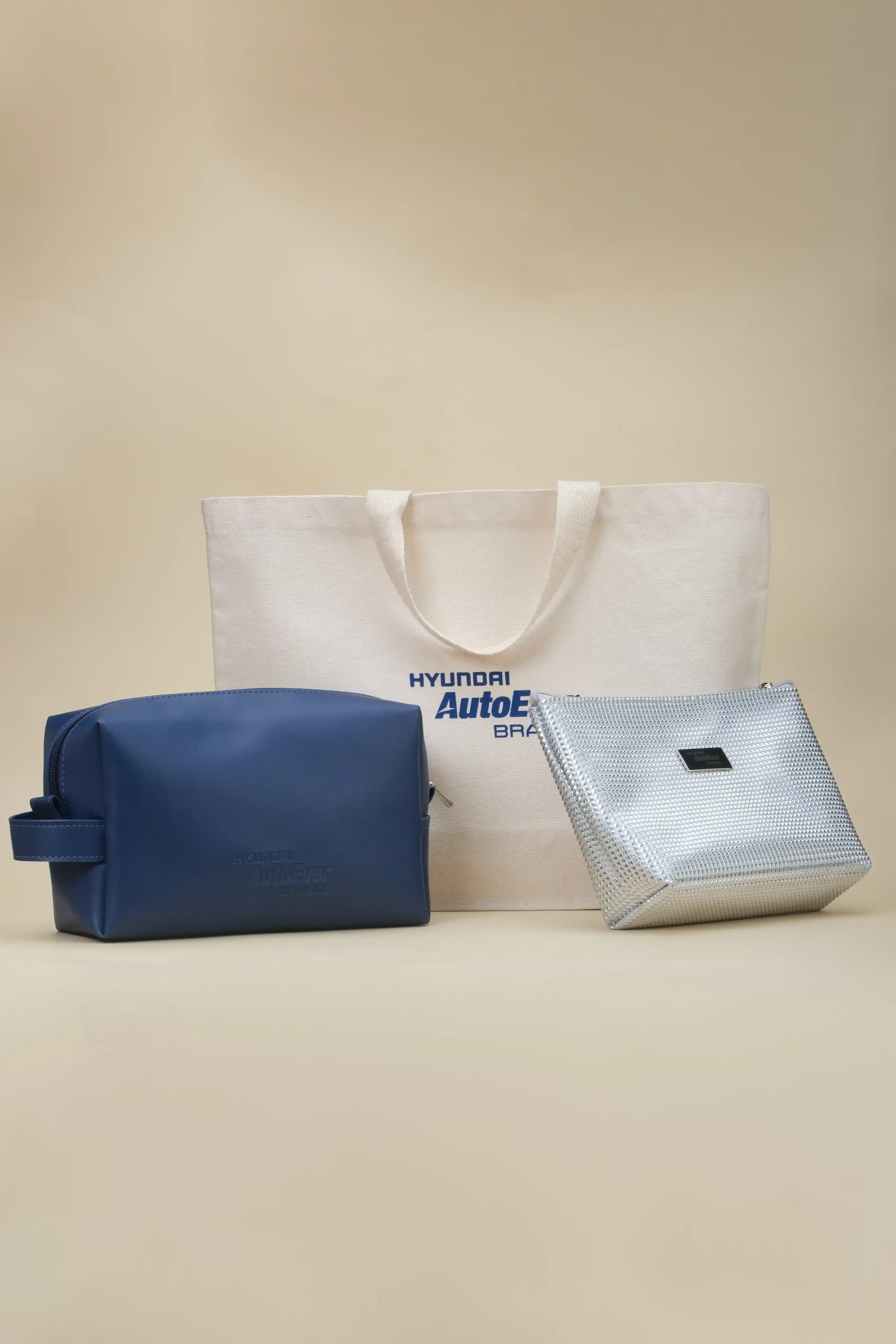 Kit com bolsa e necessaires personalizados Hyundai